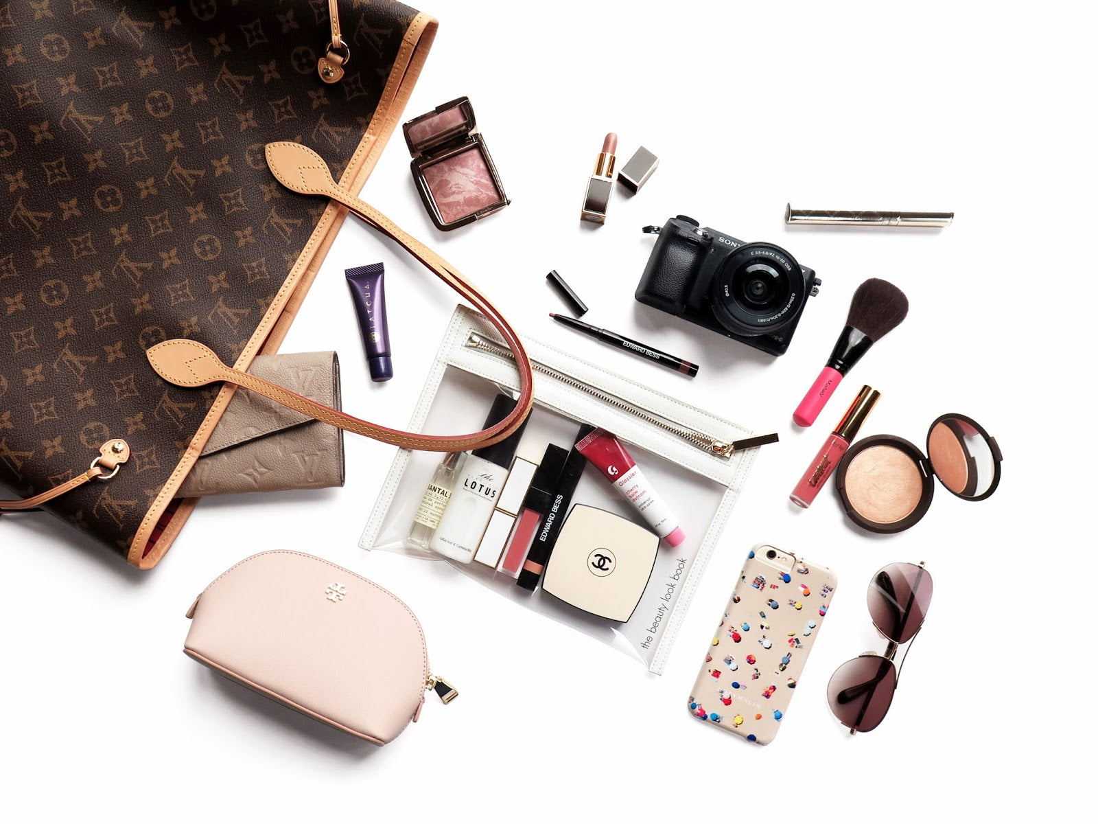 8 Products Every Girl’s Beauty Bag Should Consist Of!